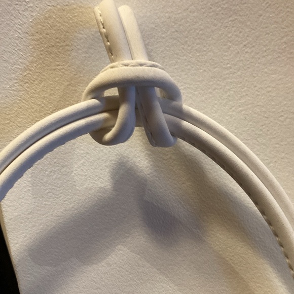 NWT Olukai Women’s White Aka Beach Sandal, Size 10 - Picture 14 of 14